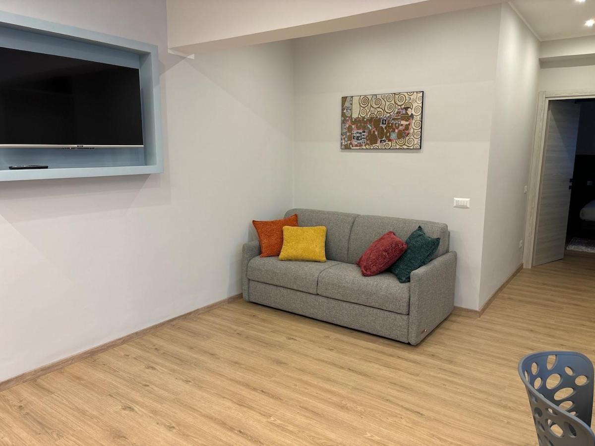 Apartment Dell'arte - Metro Linea A *