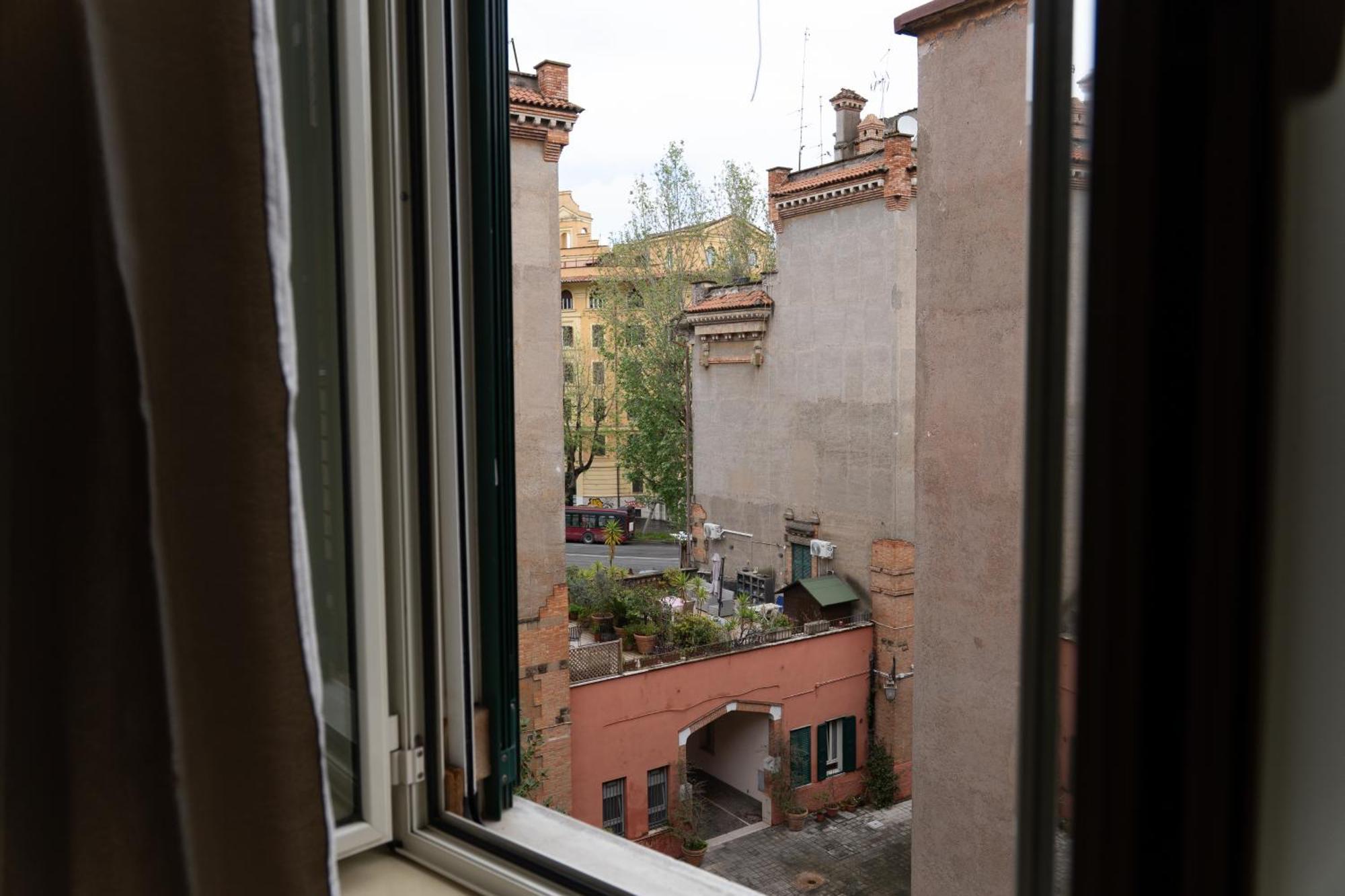 Apartment Vatican Court Rome