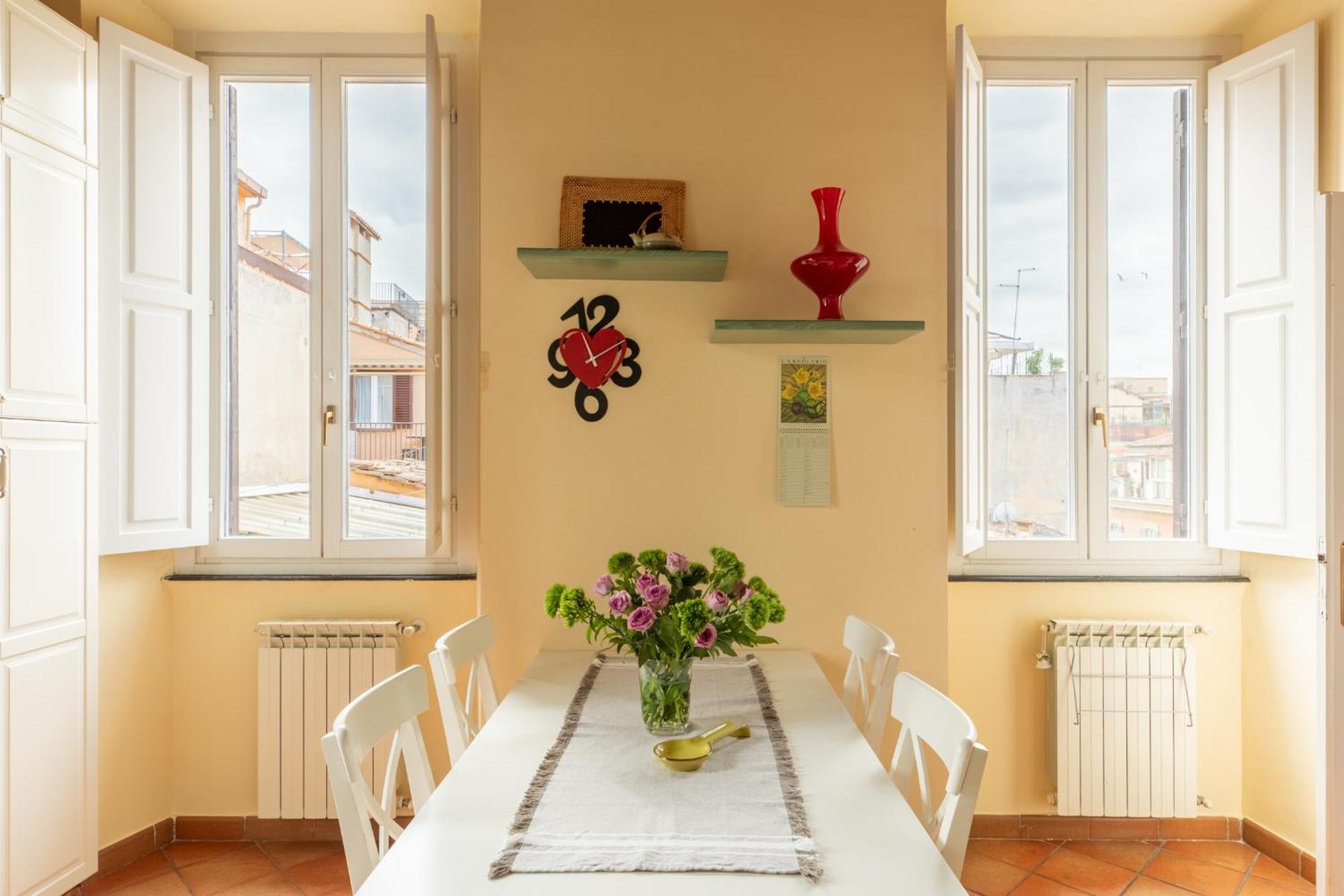 Apartment Iflat Trevi Charm, Elegant & Comfy Escape