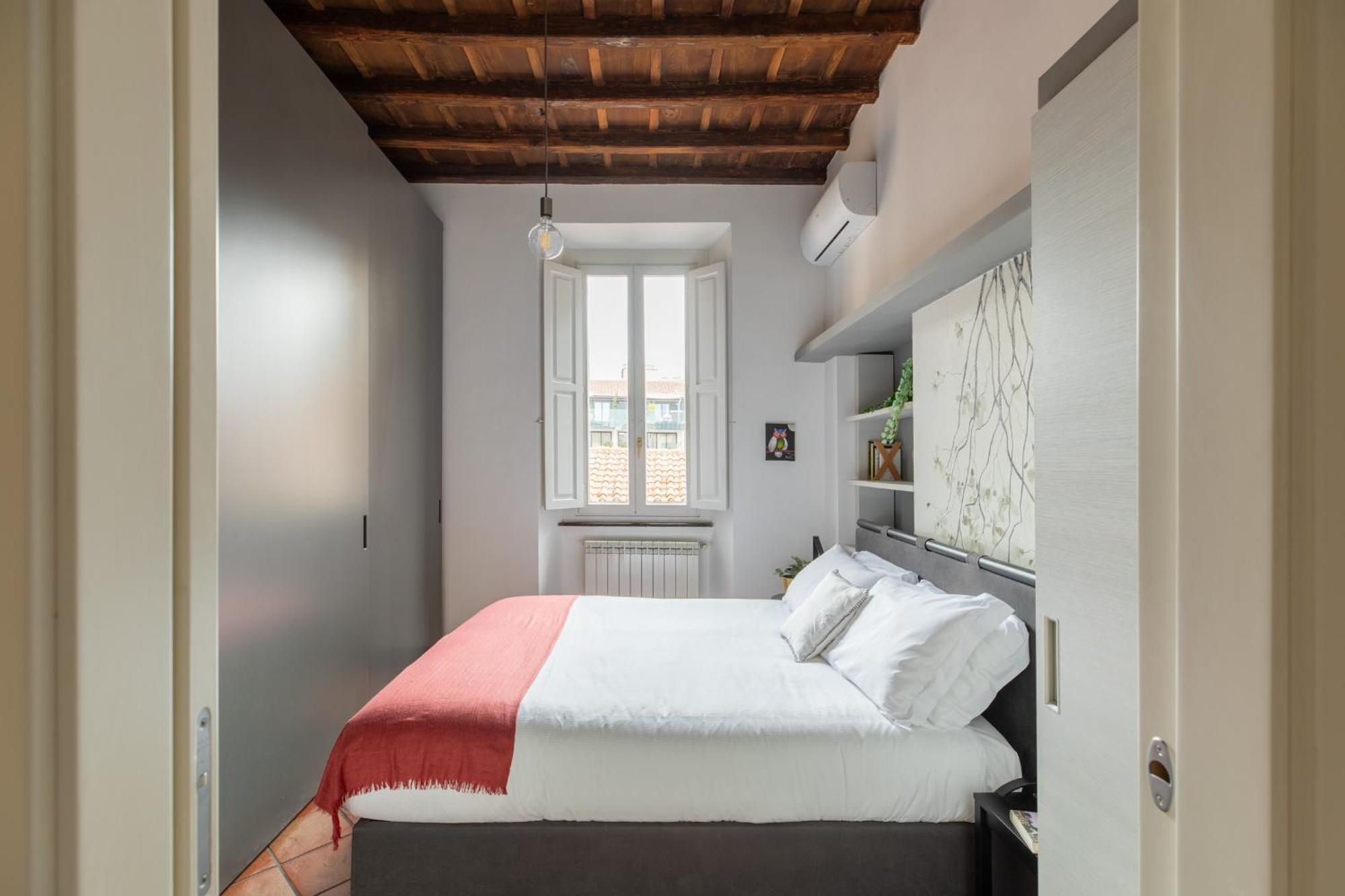 Iflat Trevi Charm, Elegant & Comfy Escape Rome