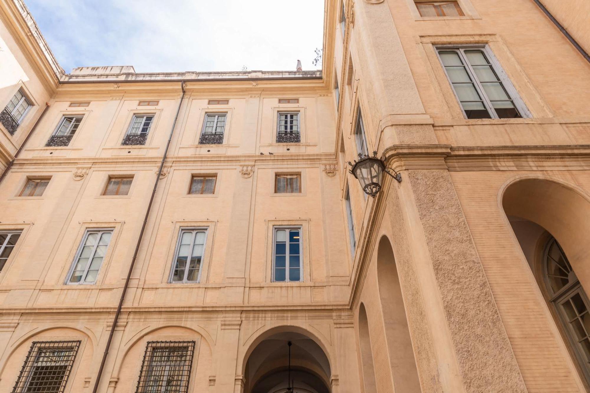Historic Palazzo Altieri Loft By Romeloft Apartment Rome