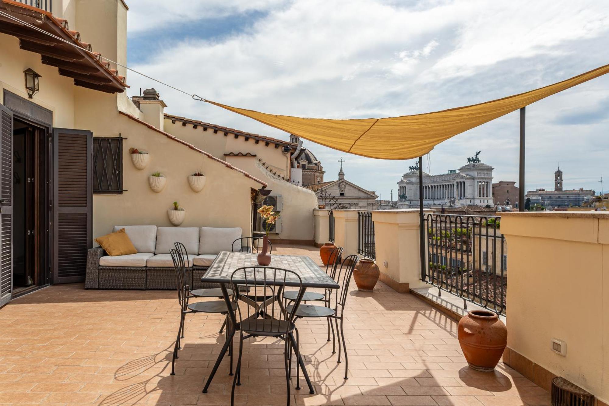 Apartment Iflat Pantheon & La Dolce Skyline Penthouse