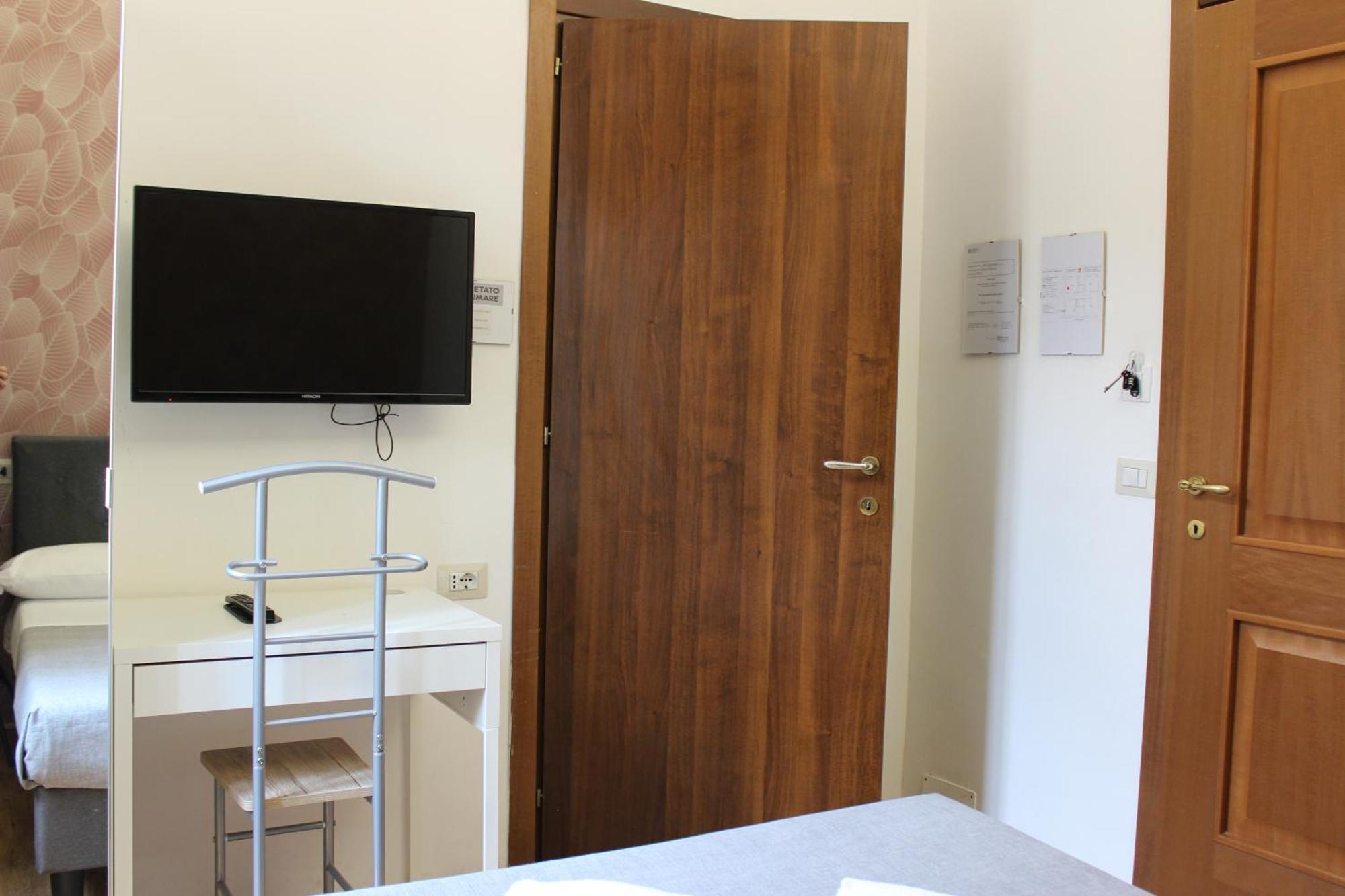 Guest house Piramide 1 *