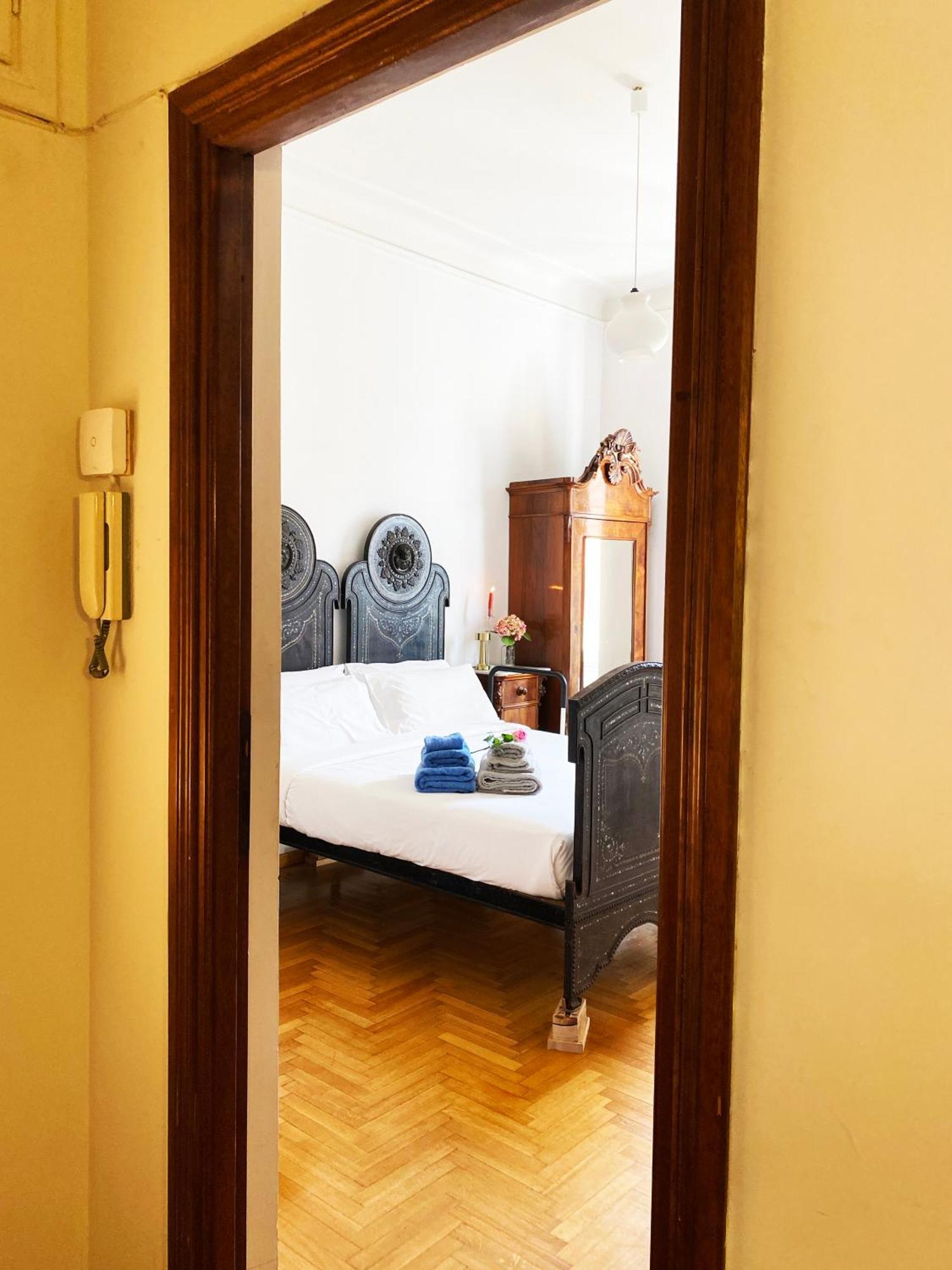 Vintage 30s Prati Apartment