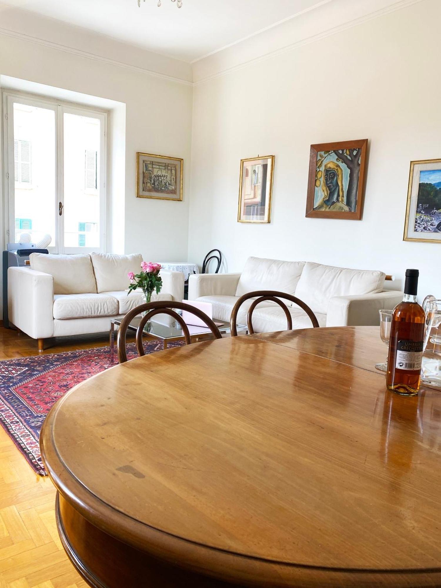 Vintage 30s Prati Apartment