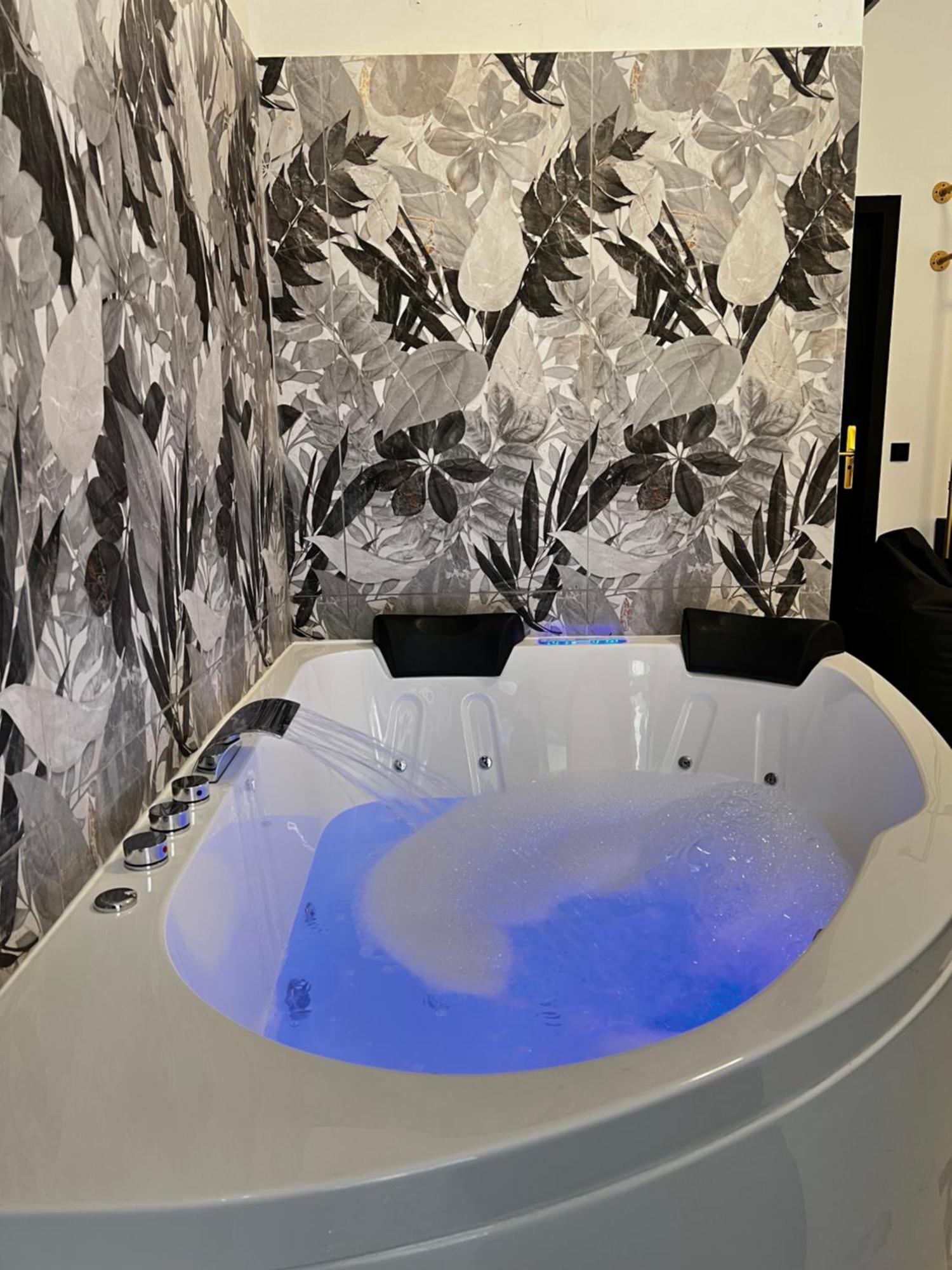 Ese Luxury - Elegant Jacuzzi Suite, Quiet&central *