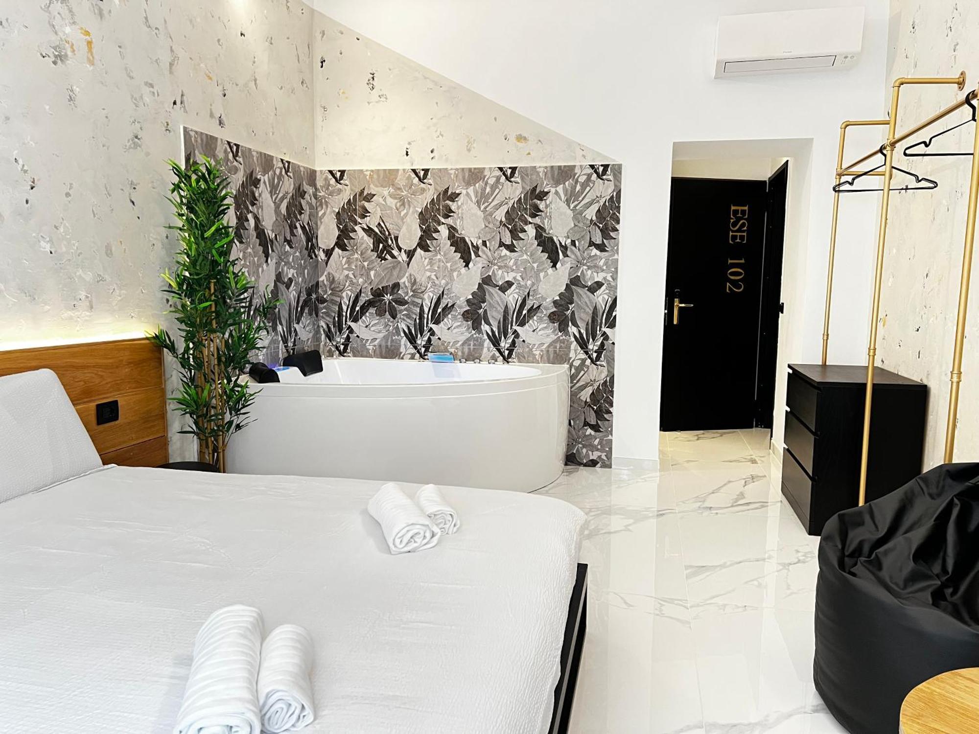 Ese Luxury - Elegant Jacuzzi Suite, Quiet&central Guest house