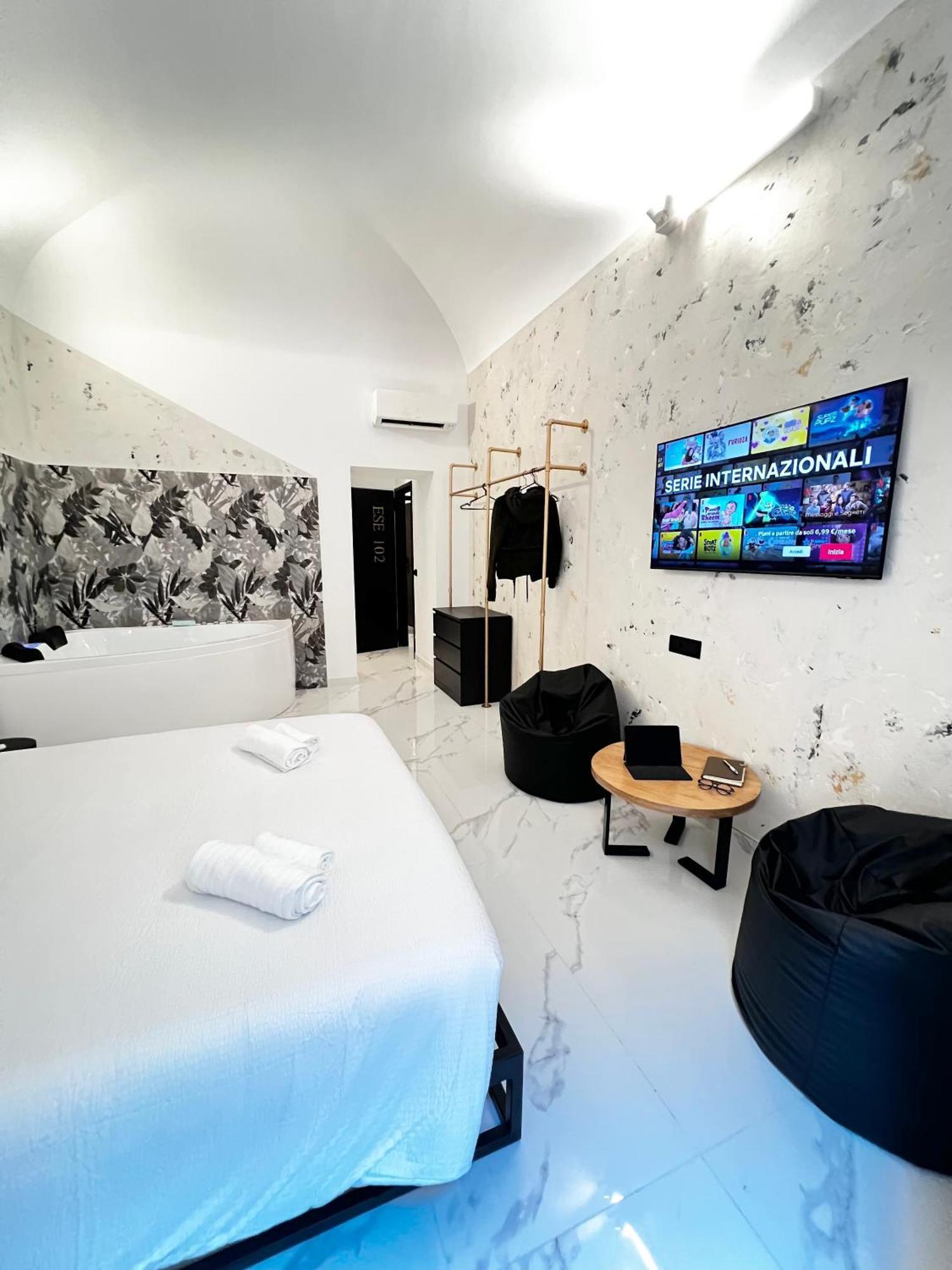Ese Luxury - Elegant Jacuzzi Suite, Quiet&central *