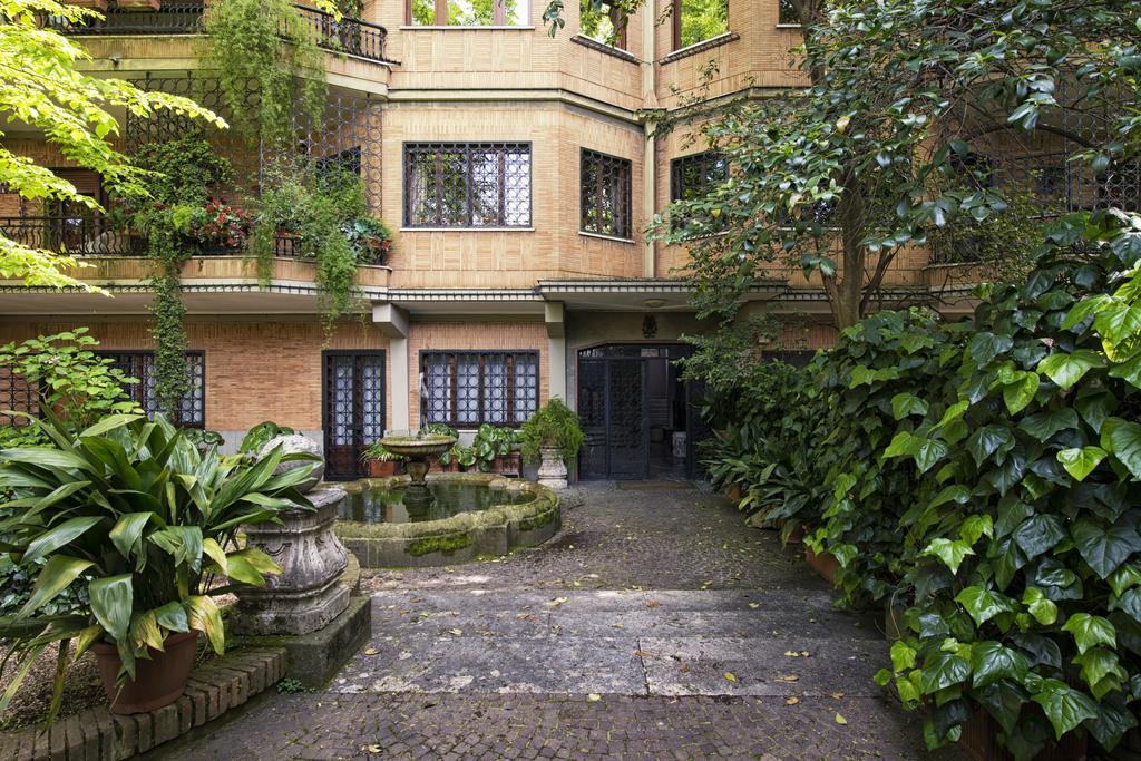 Vatican House * Roma