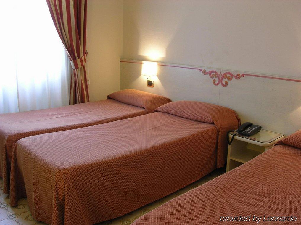 Rosa 3* Rome