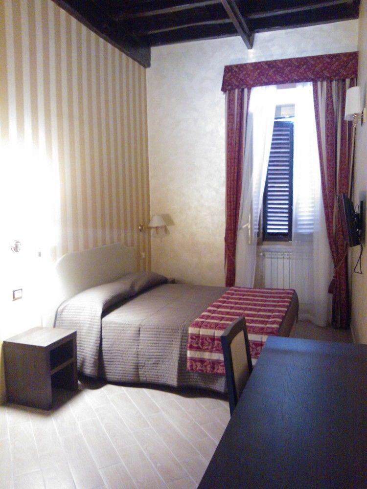 Hotel First Suites 3*