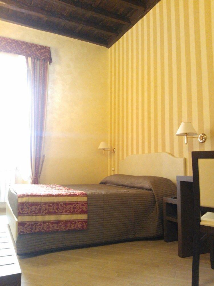 Hotel First Suites