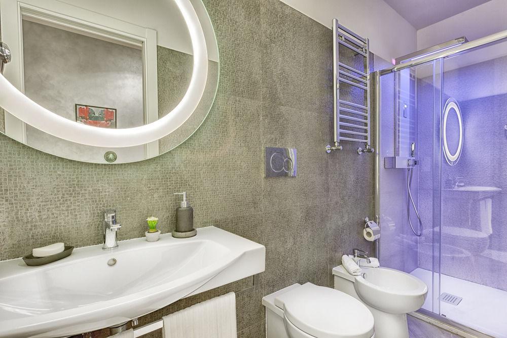 Hotel First Suites 3*