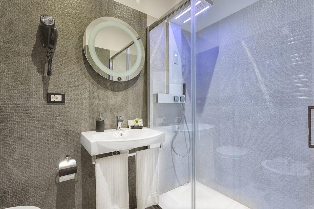 Hotel First Suites