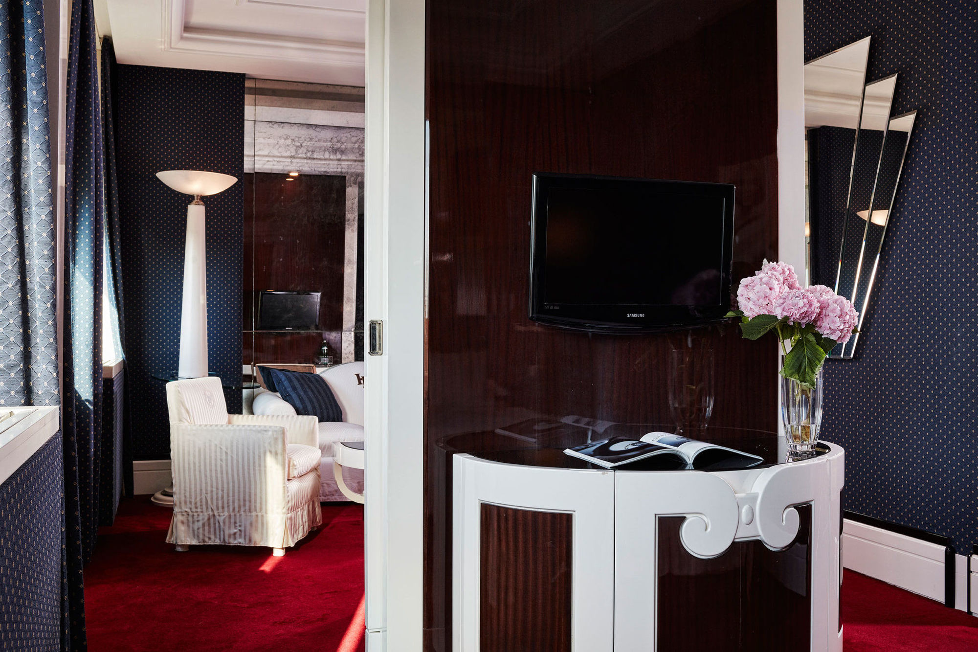 Lord Byron - Small Luxury Of The World Rome