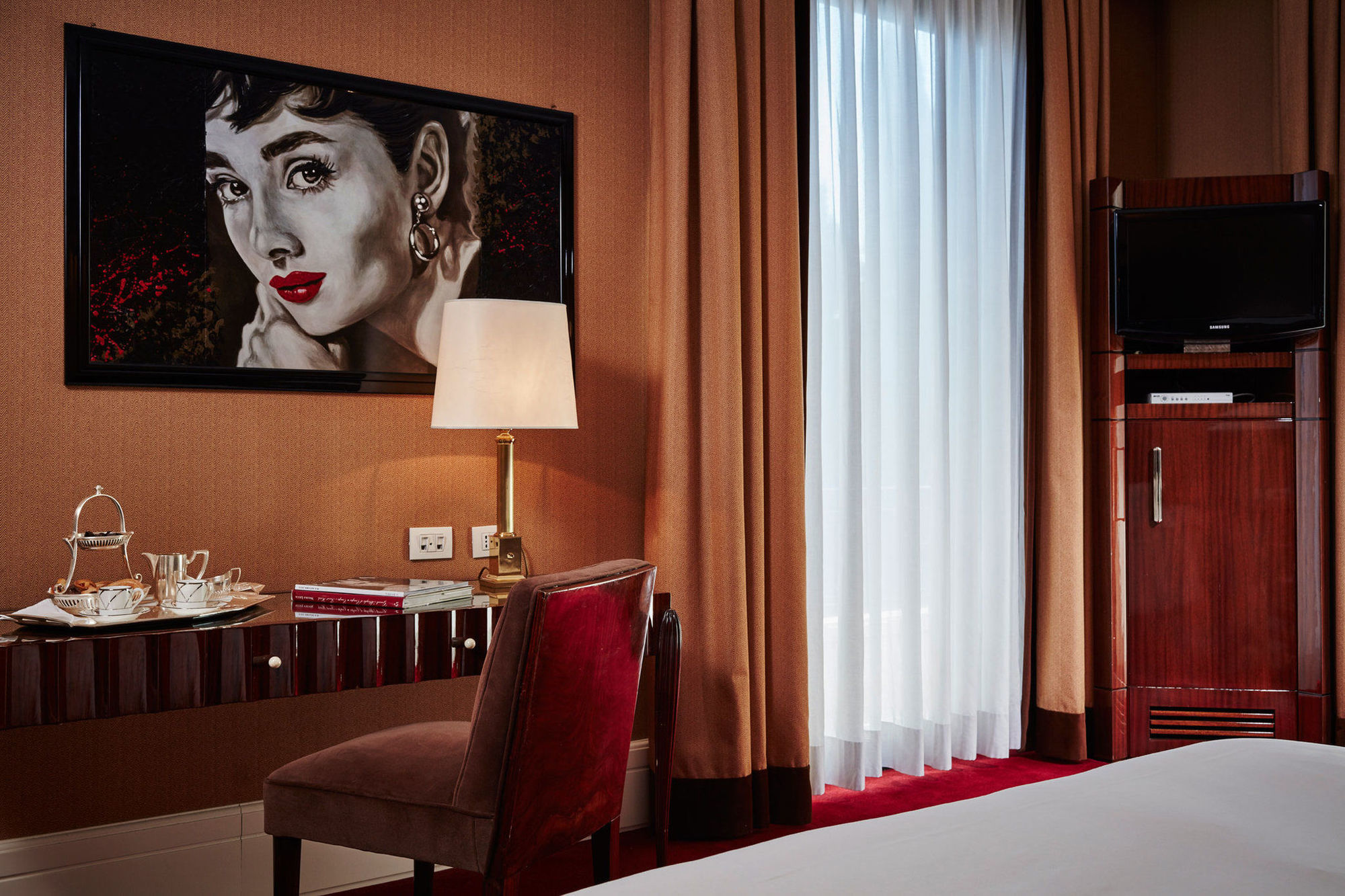 Lord Byron - Small Luxury Of The World Rome