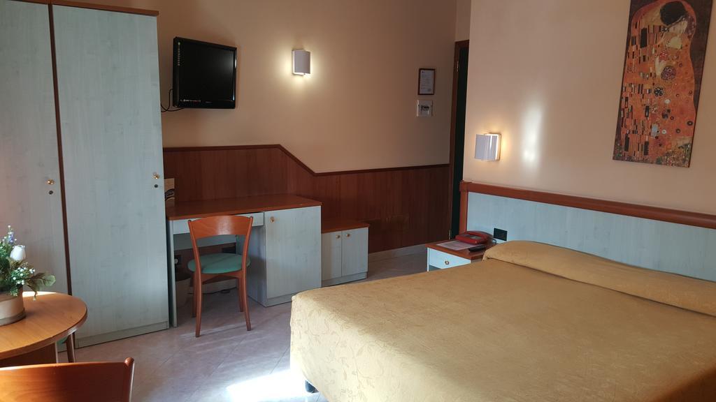 Laurence Hotel