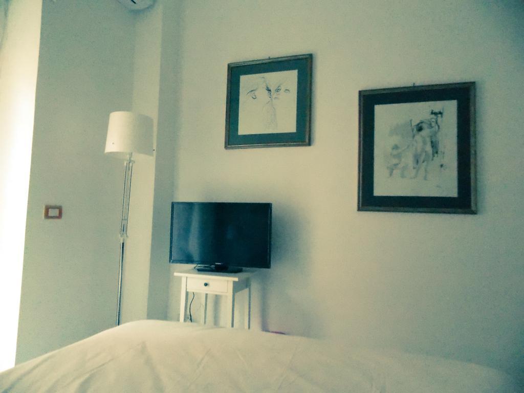 Flaneur Bed & Book *