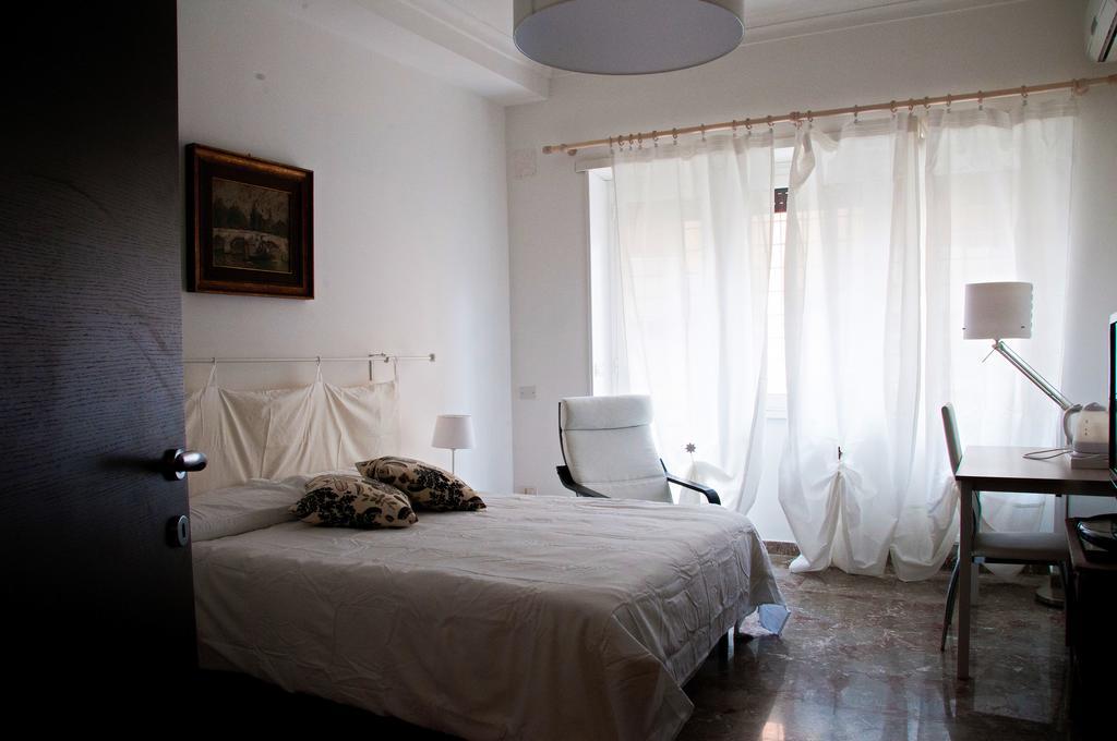 Flaneur Bed & Book *
