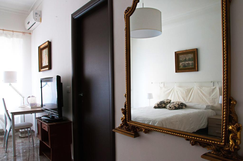 Flaneur Bed & Book