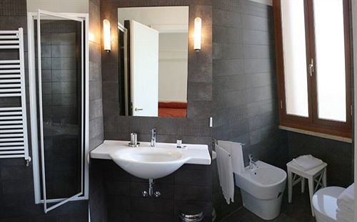 S. Pietro Terrace 2* Roma