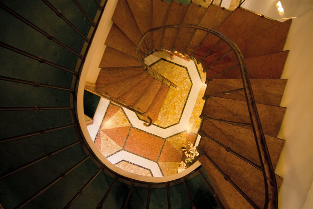 Borghese Contemporary