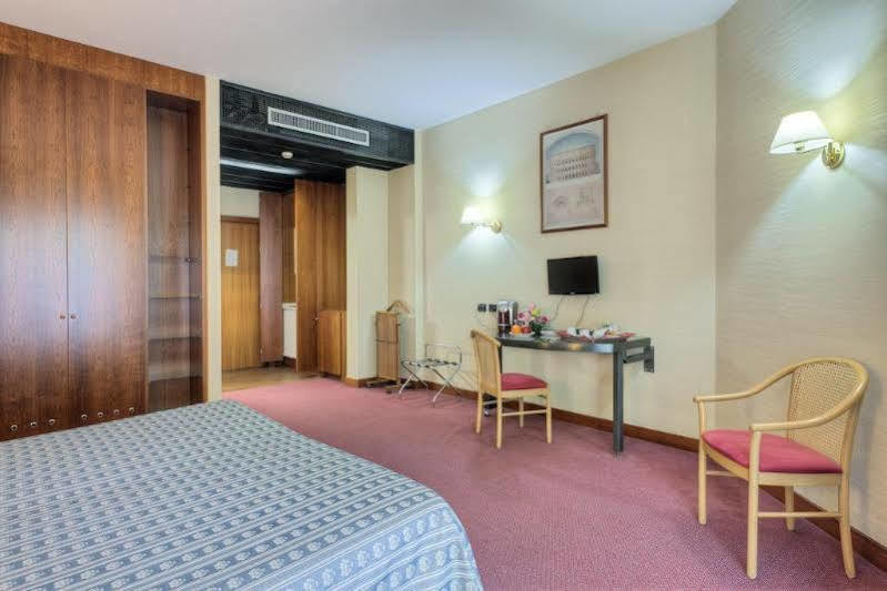 Petra Hotel *