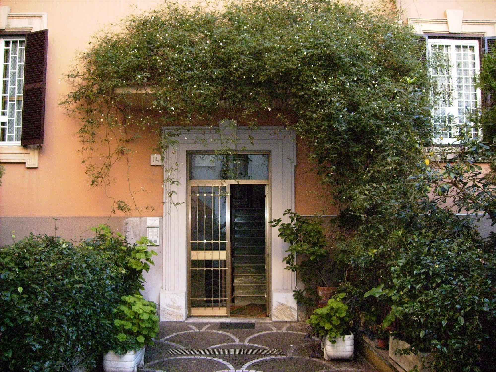 Leonard Hotel