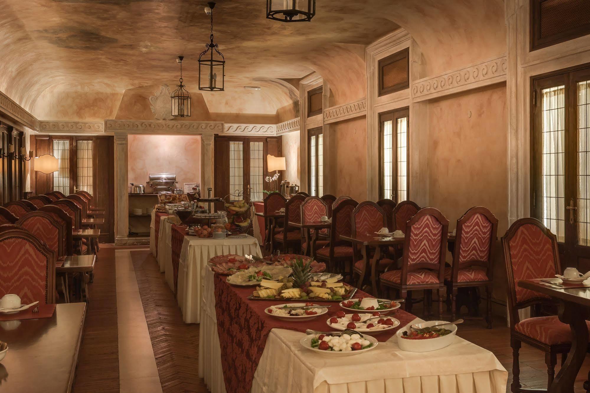 Palazzo Cardinal Cesi 4* Rome