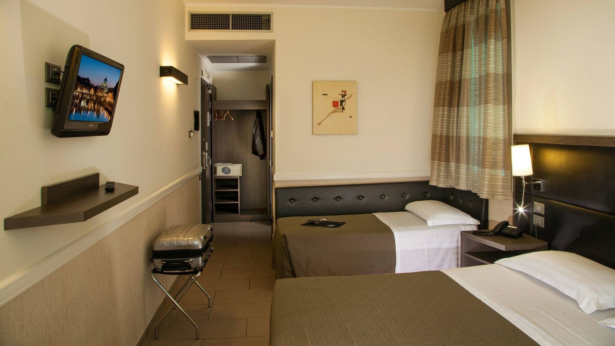 Artis Hotel 4*