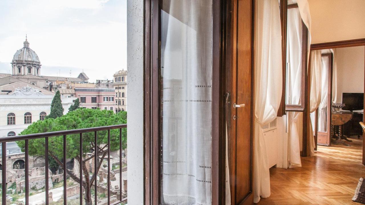 Apartment In Ancient View Rome