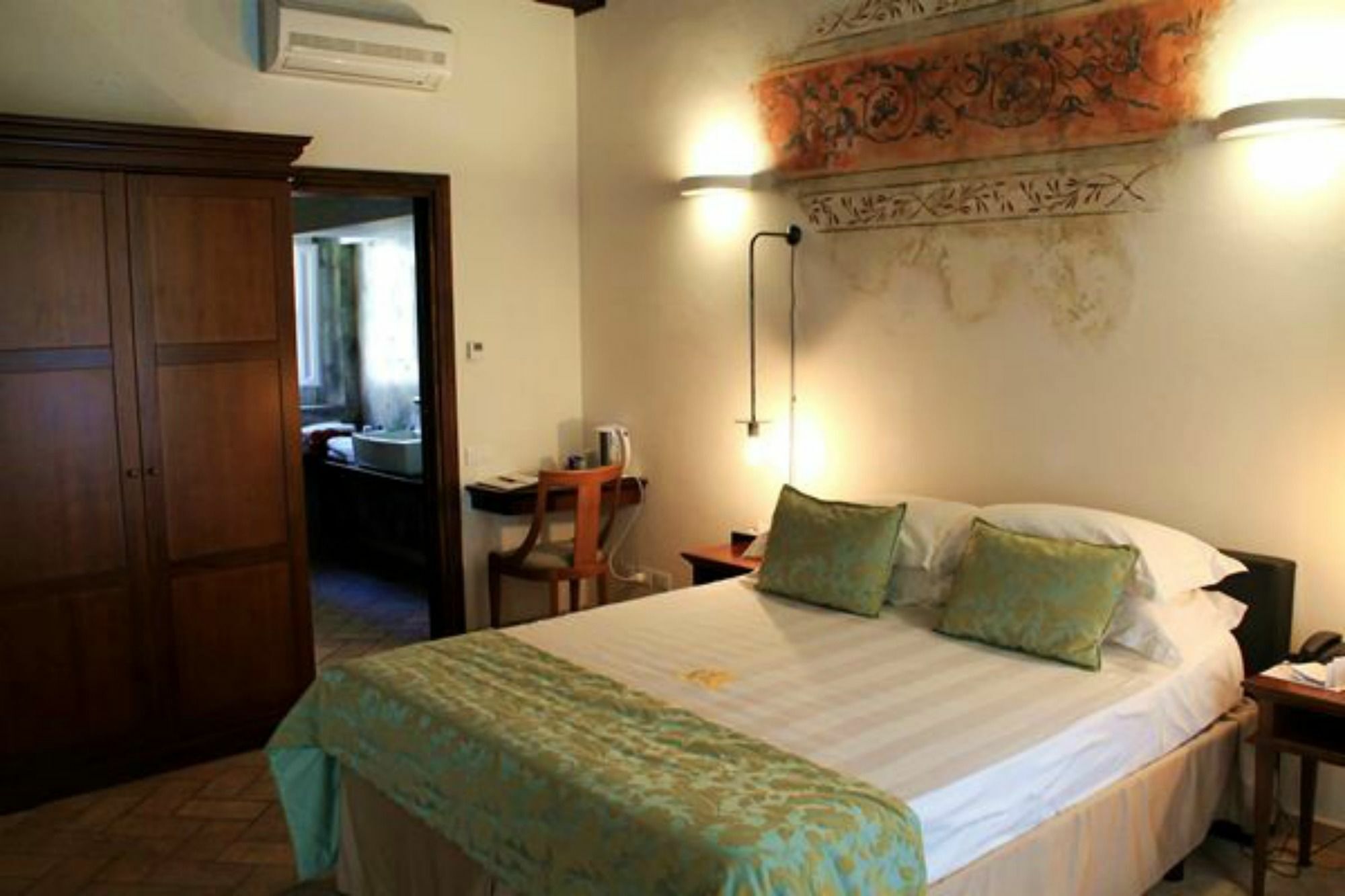 Relais Giulia Bed & Breakfast 2*