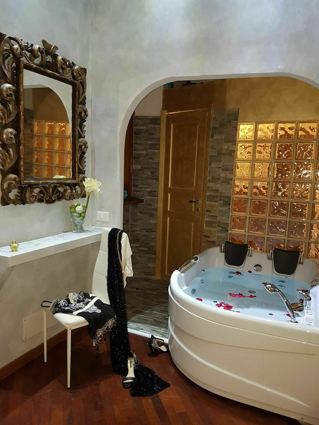 Glamour Spanish Steps Hotel