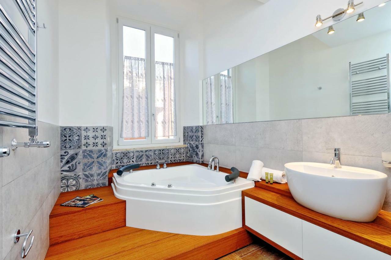 Apartment Luxury Sabina 50 Mt From Trevi Fountain