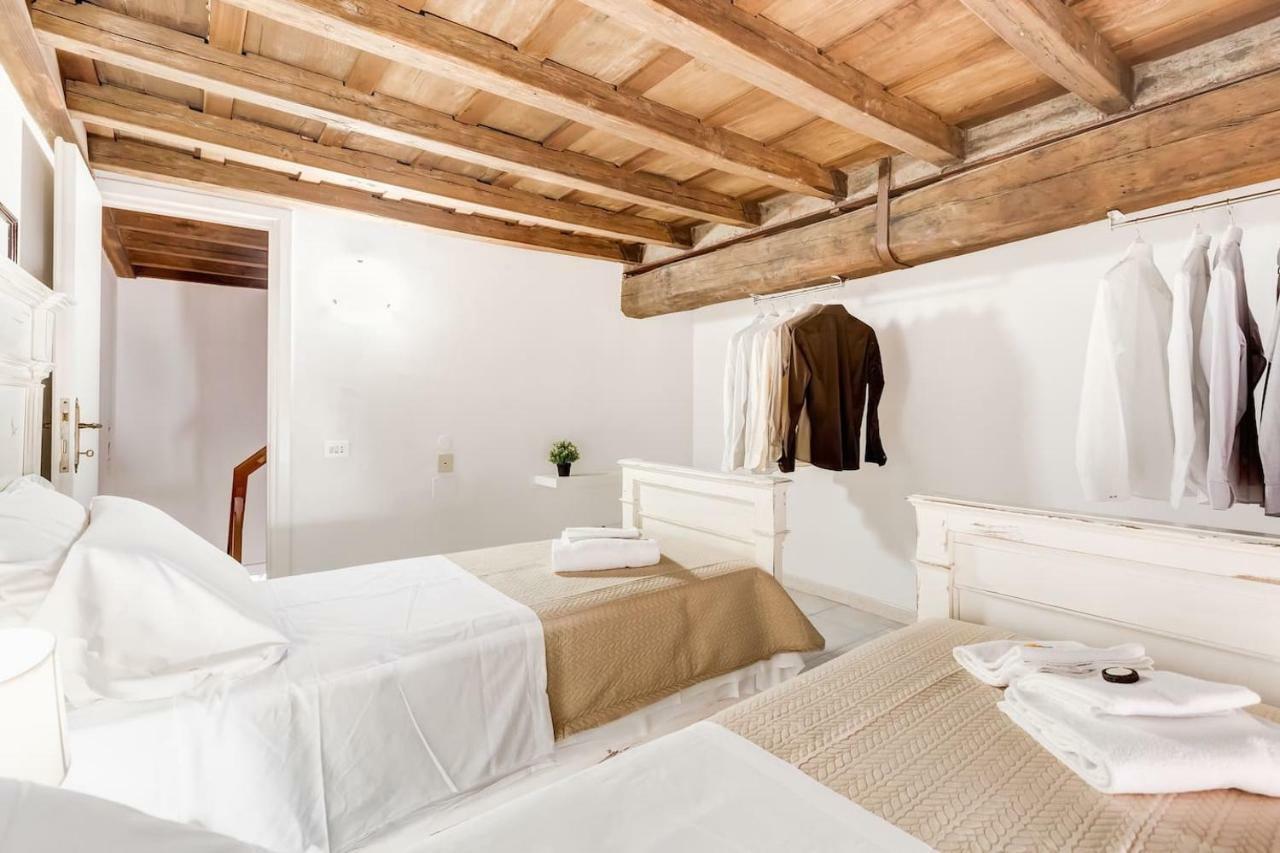 Loveromeapartments Pantheon, Navona Square Apartment