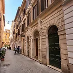 Family Room in Via del Corso Central