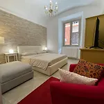 Domus Enea Apartment - Colosseo Termini