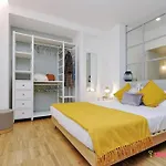 Ych-Renovated And Design Flat Close To The Center