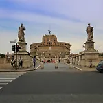 Castel Sant\'Angelo Luxury Rooms & Tour