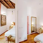 Pantheon Caravaggio\'S House