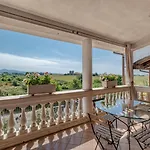 Casa Con Balcone Vista Campagna Free Netflix