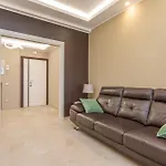 2-Bedroom Retreat Near Metro & Parks