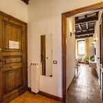 Elegant Apartment Behind The Colosseum
