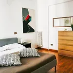 Modern 1 Bedroom Near Metro