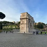 4 Bed Rooms Luxury Apartment Near Colosseum