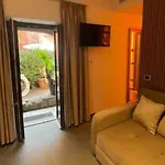Exclusive Villa With Private Garden - 5 Minutes From The Colosseum