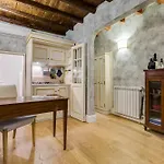 Suite Experience Spanish Steps Apartment