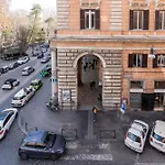 Drago D\'Oro Guesthouse - Accross From Metro Vittorio Emanuele