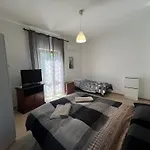5 Min From Bus Stop-Free Parking
