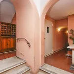 Pantheon Terrace Apartment